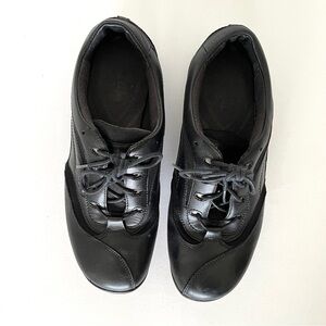 Clerks Size 8.5 Women’s Leather Shoes (Fit Size 9)